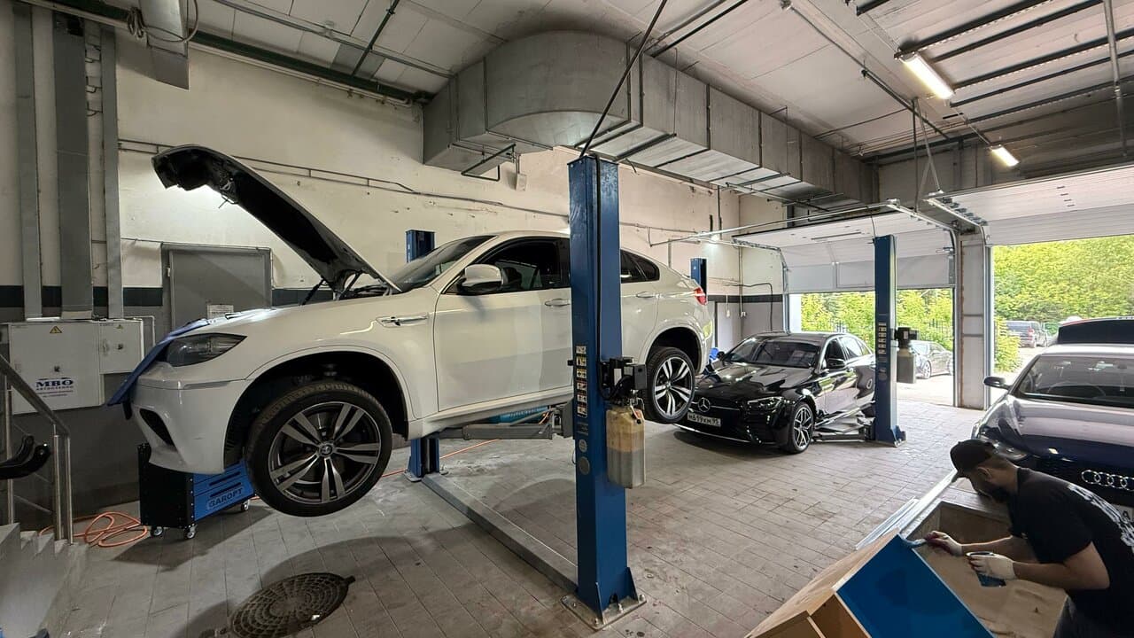 Комплексное обслуживание — BMW, Mercedes-Benz и Audi в рабочей зоне сервиса